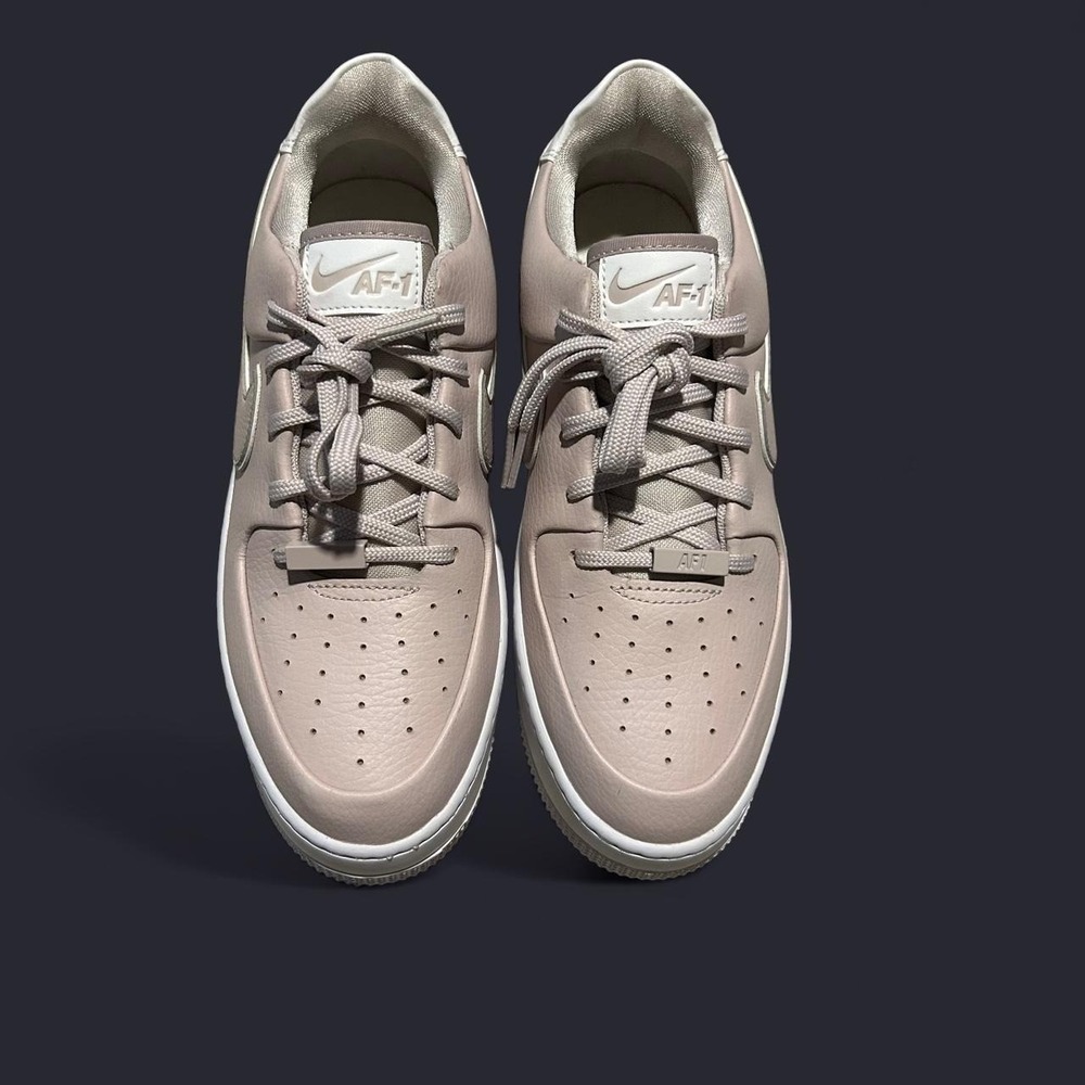 Air Force 1 Sage Low Platinum Violet SZ 10.5 W/ 8.5M Casual - No Box